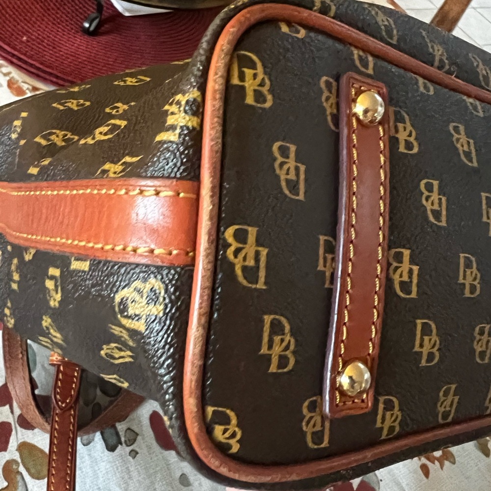 Dooney & Bourke classic tote. Rich t’moro brown canvas with caramel leather trim - Picture 9 of 16